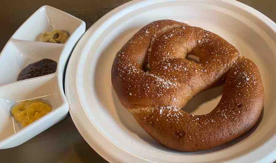 gluten-free soft pretzel and mustard dips