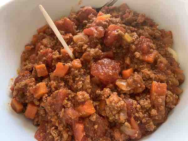gluten-free spaghetti bolognese with an allergy pick